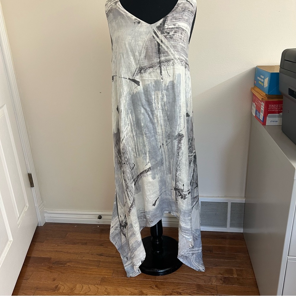 Ever Sassy Asymmetrical Abstract Sleeveless Dress in Blue and White  Size S - Picture 4 of 9